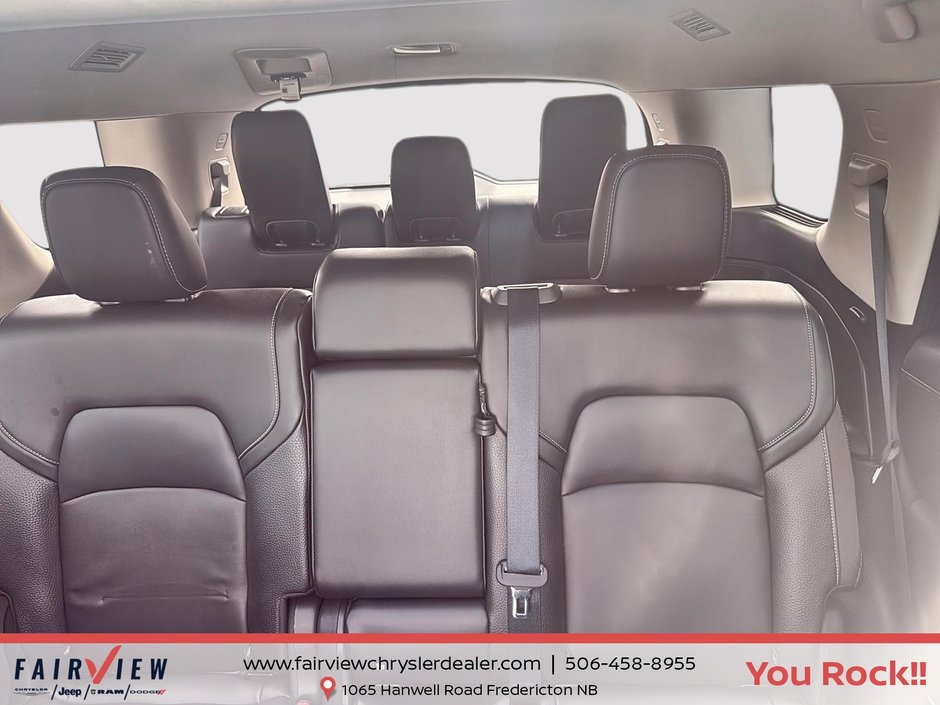 2022 Nissan Pathfinder SL night edition Absolutely like new condition, seven passenger leather sunroof, fully loaded