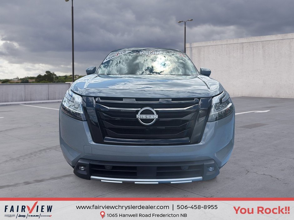2022 Nissan Pathfinder SL night edition Absolutely like new condition, seven passenger leather sunroof, fully loaded