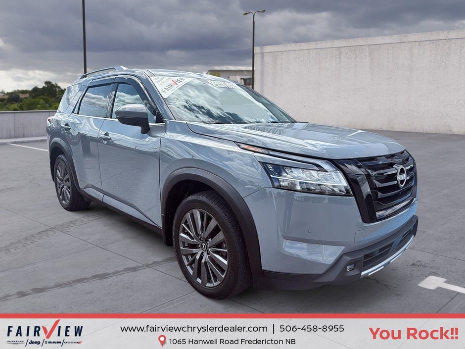 2022 Nissan Pathfinder SL night edition Absolutely like new condition, seven passenger leather sunroof, fully loaded