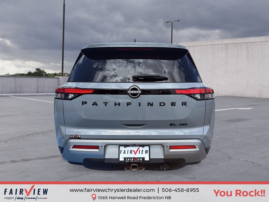 2022 Nissan Pathfinder SL night edition Absolutely like new condition, seven passenger leather sunroof, fully loaded