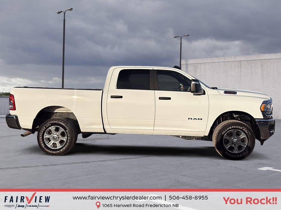 2024 Ram 3500 Big Horn  Amazing condition 6.4 L gas