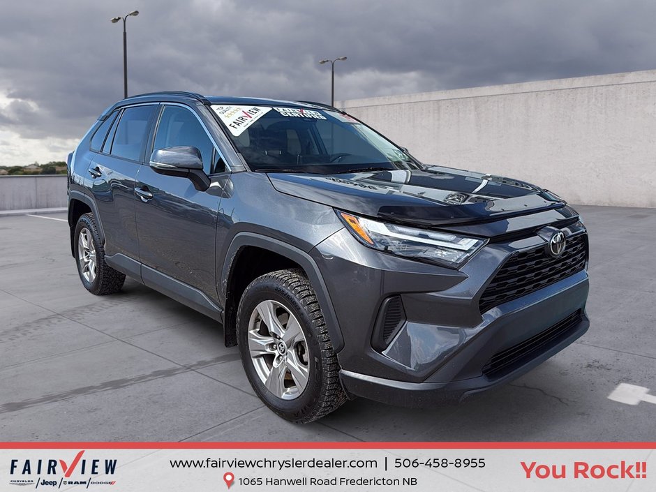 2023 Toyota RAV4 XLE EXL with sunroof and sound package new tires