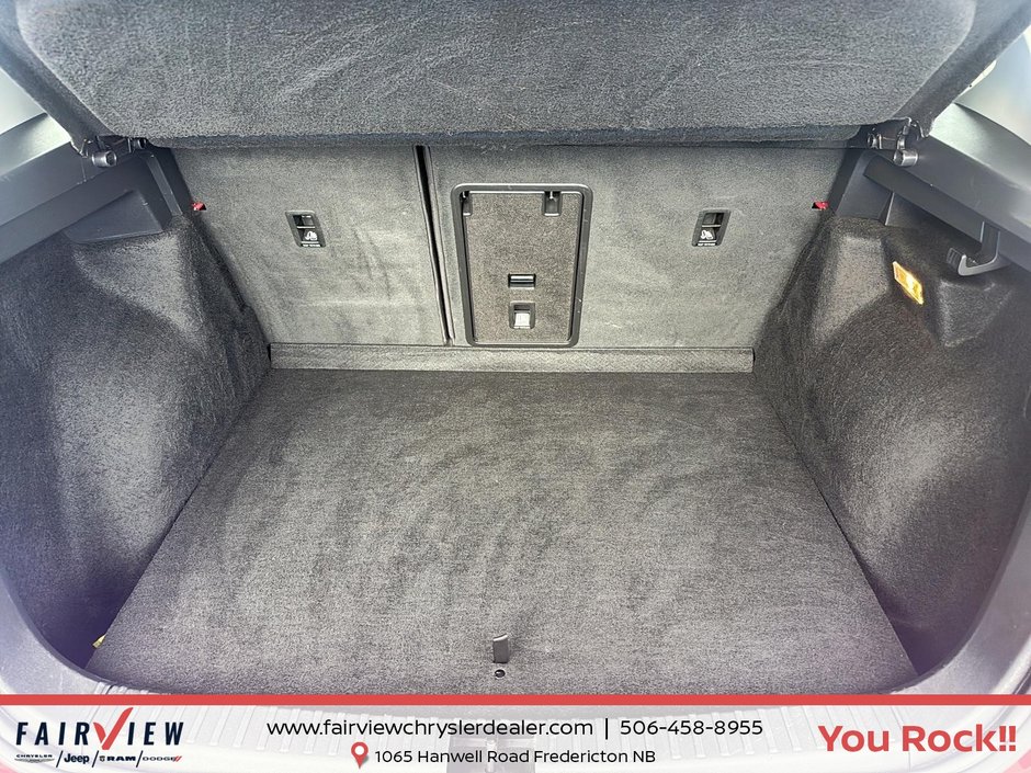 2023 Volkswagen Taos Comfortline Fully loaded with sun and sound  group