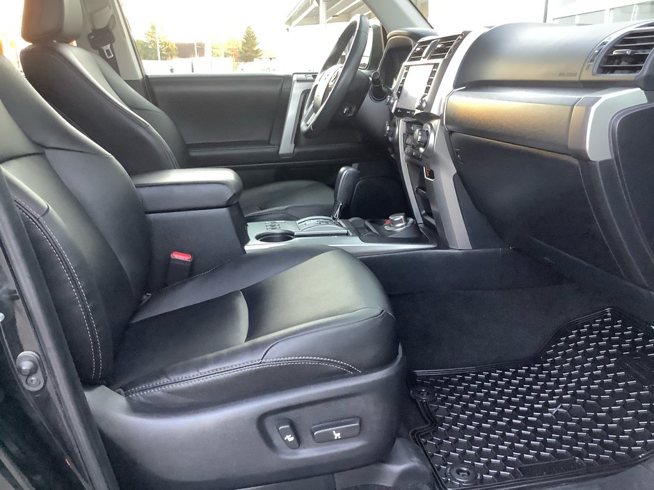 2022 Toyota 4RUNNER-19