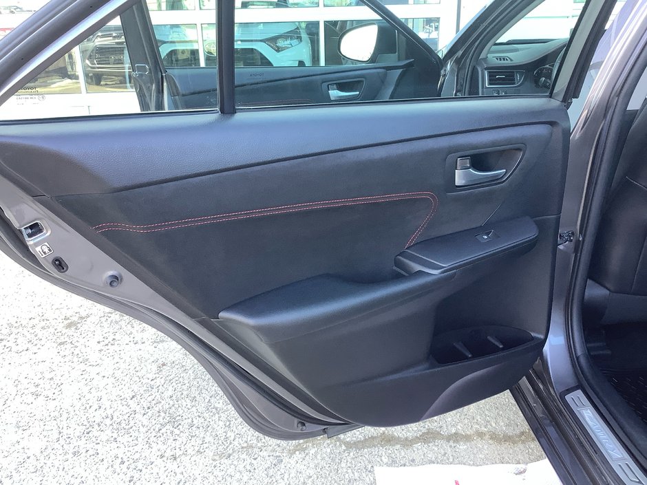 2016 Toyota CAMRY XSE-14