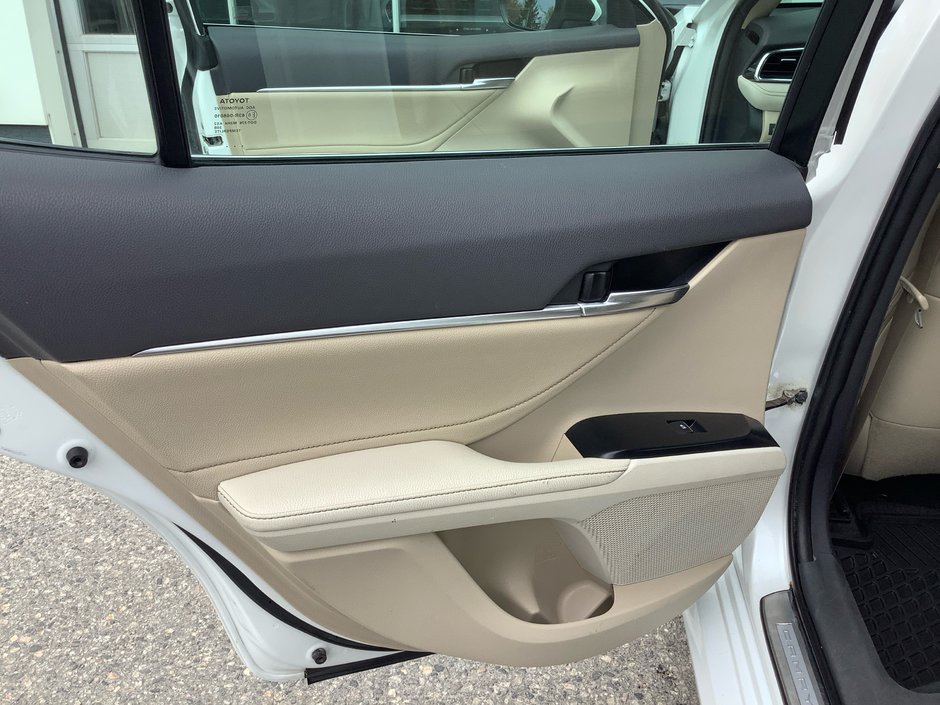 2018 Toyota Camry-15