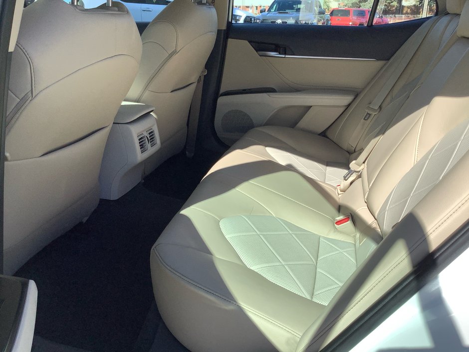 2018 Toyota Camry-15