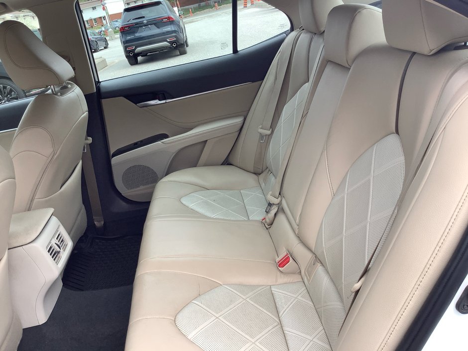 2018 Toyota Camry-16
