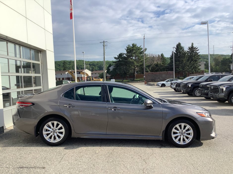 2018 Toyota Camry SE-3