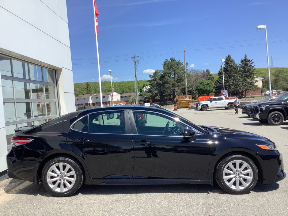 2020 Toyota Camry SE-3
