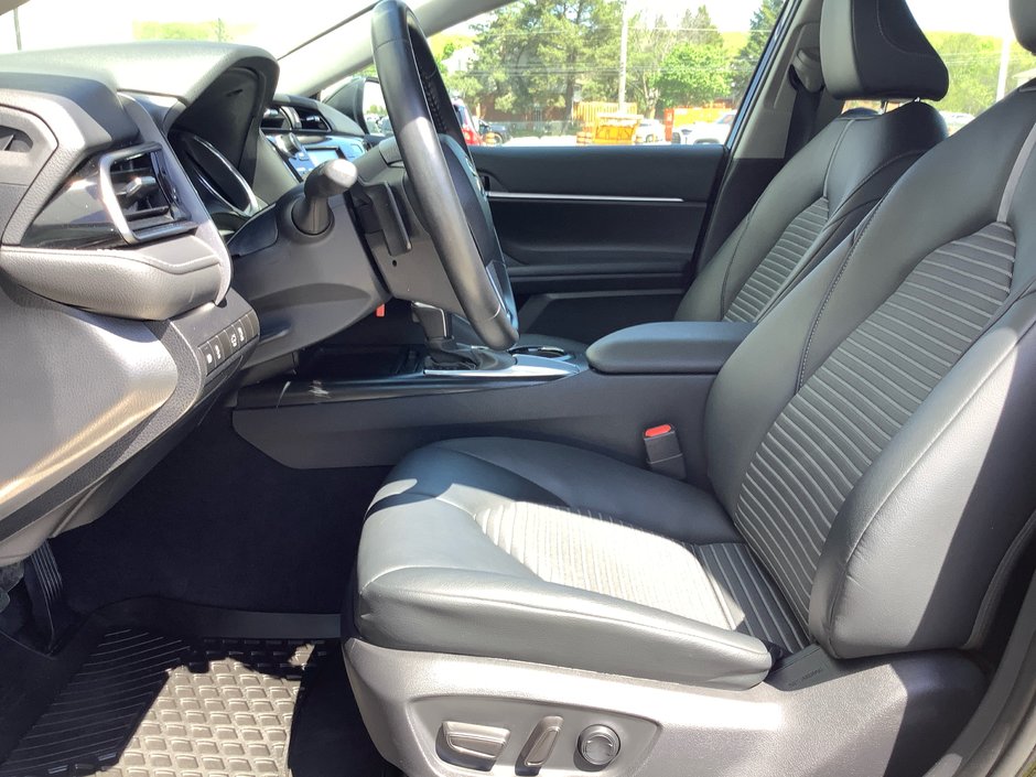 2020 Toyota Camry SE-14