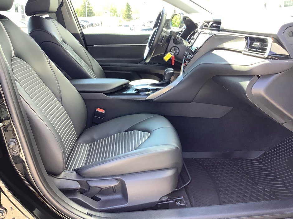 2020 Toyota Camry SE-12