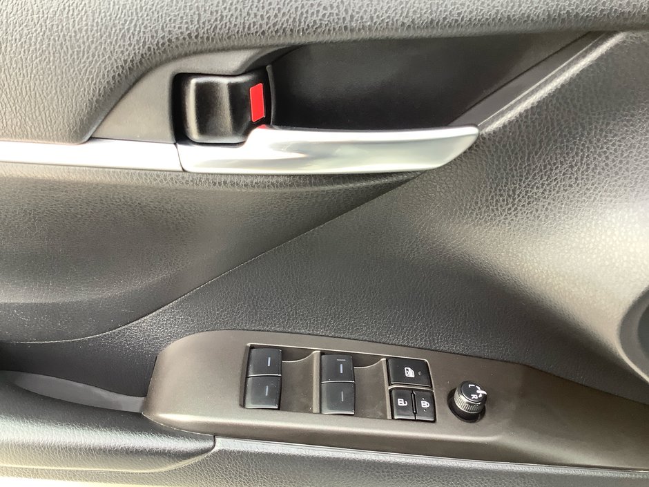 2023 Toyota CAMRY SE-16