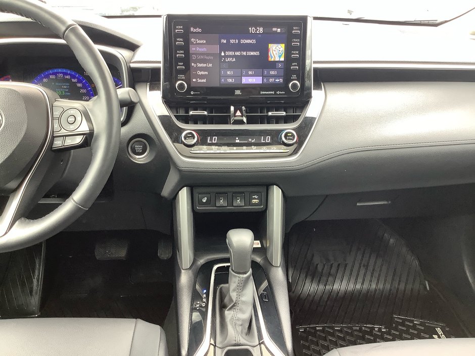 2022 Toyota COROLLA CROSS X XLE-19