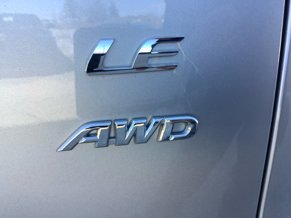 2022 Toyota COROLLA CROSS LE-8