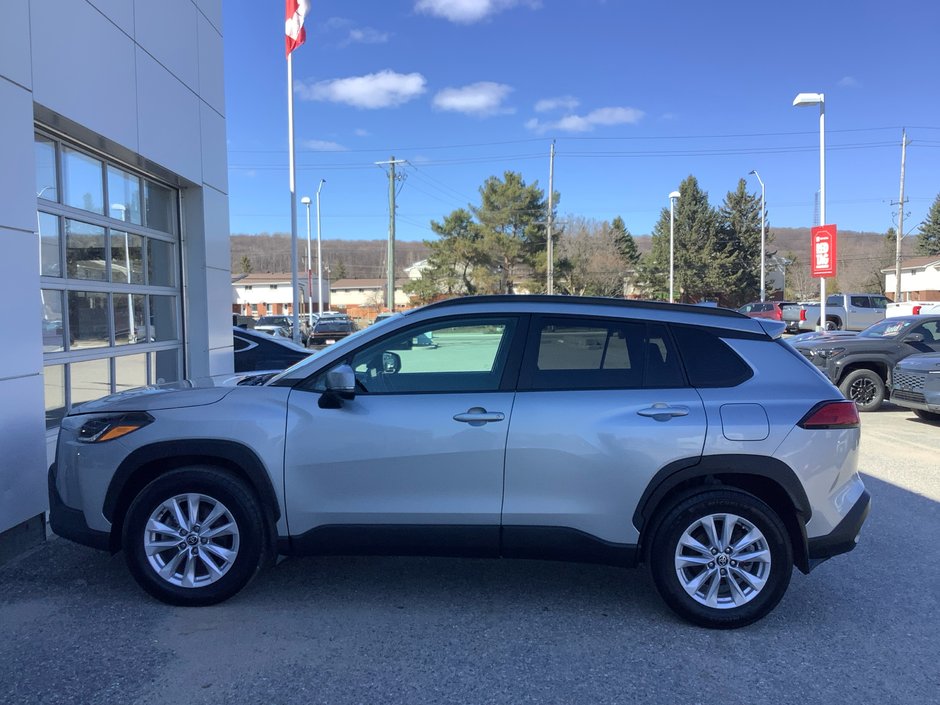 2022 Toyota COROLLA CROSS LE-4