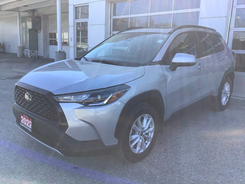 2022 Toyota COROLLA CROSS LE-0