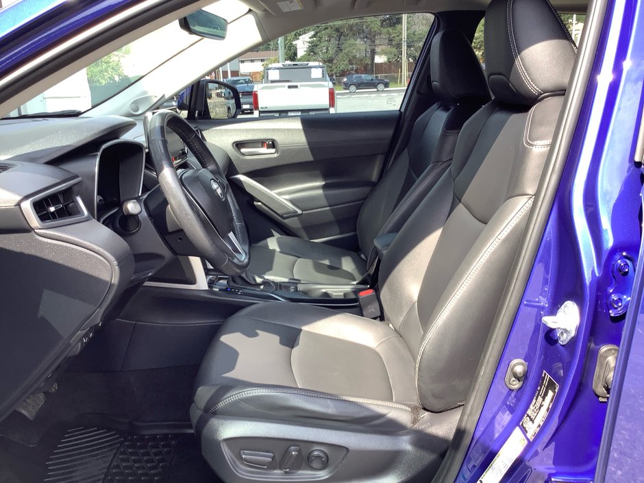 2022 Toyota COROLLA CROSS XLE-11