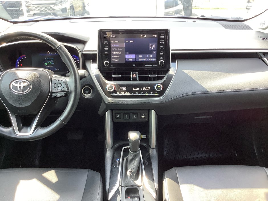 2022 Toyota COROLLA CROSS XLE-19