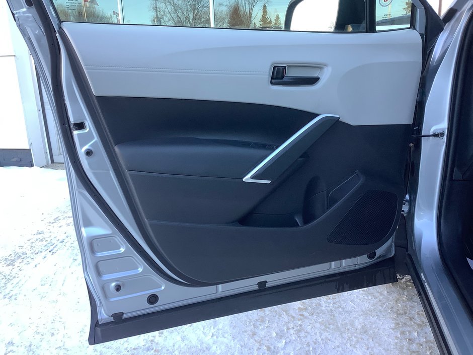 2023 Toyota COROLLA CROSS L-9