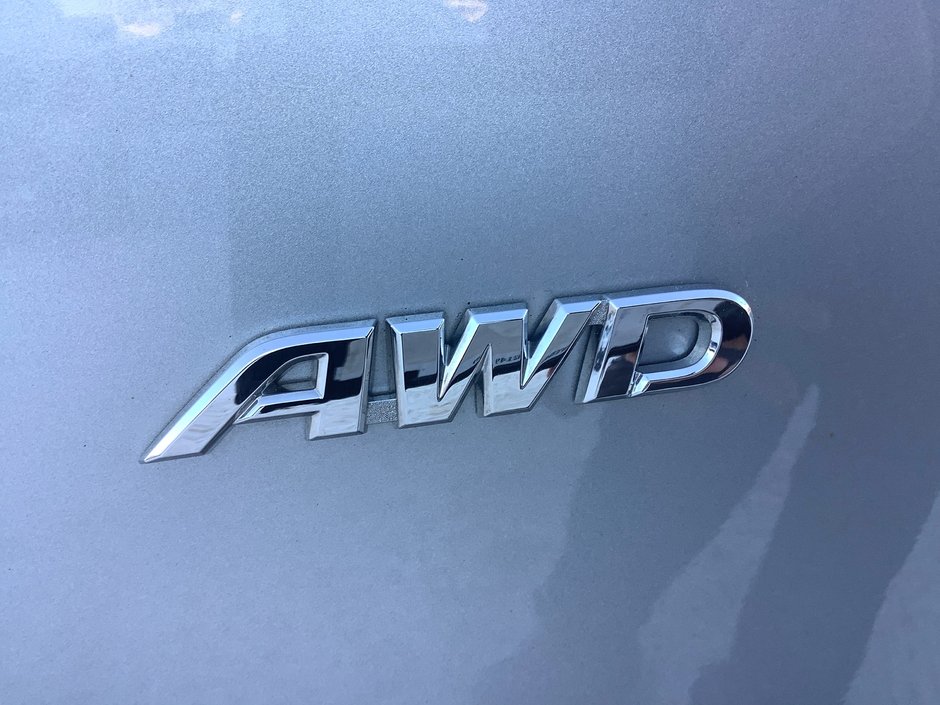 2023 Toyota COROLLA CROSS L-20