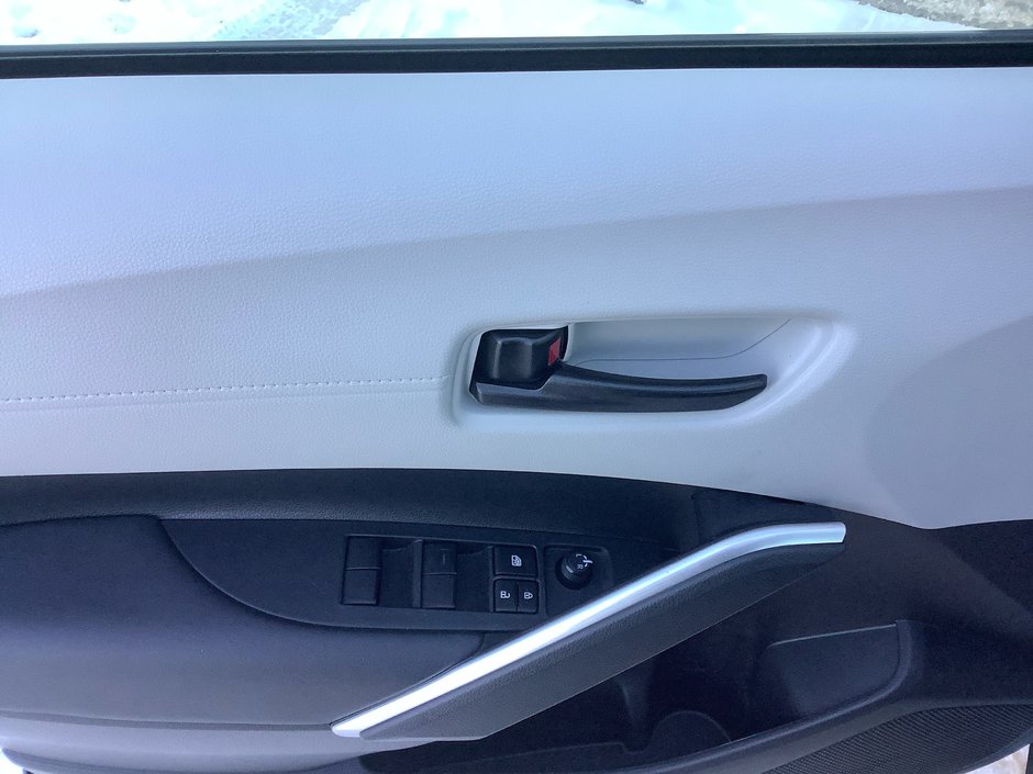 2023 Toyota COROLLA CROSS L-10