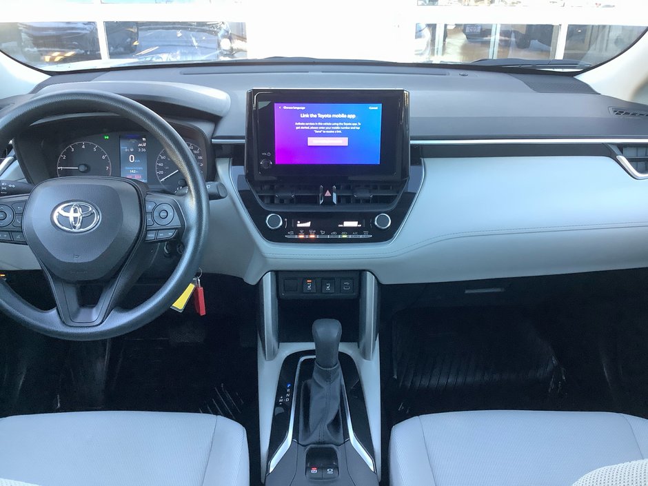 2023 Toyota COROLLA CROSS L-19