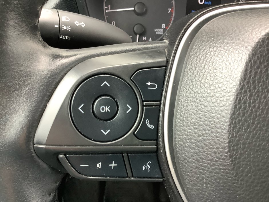 2023 Toyota COROLLA CROSS LE-17