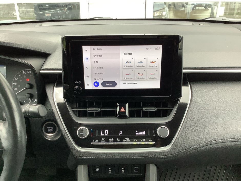 2023 Toyota COROLLA CROSS LE-18