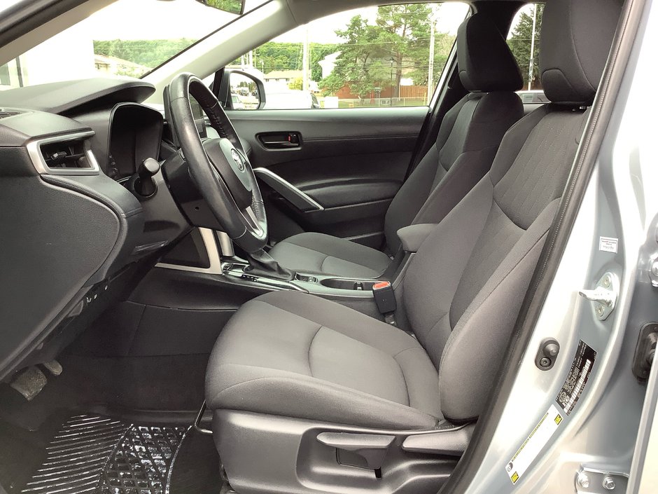 2023 Toyota COROLLA CROSS LE-12