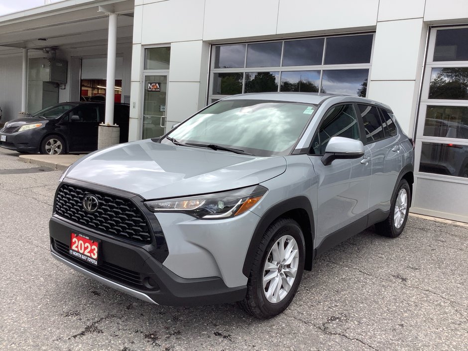 2023 Toyota COROLLA CROSS LE-0