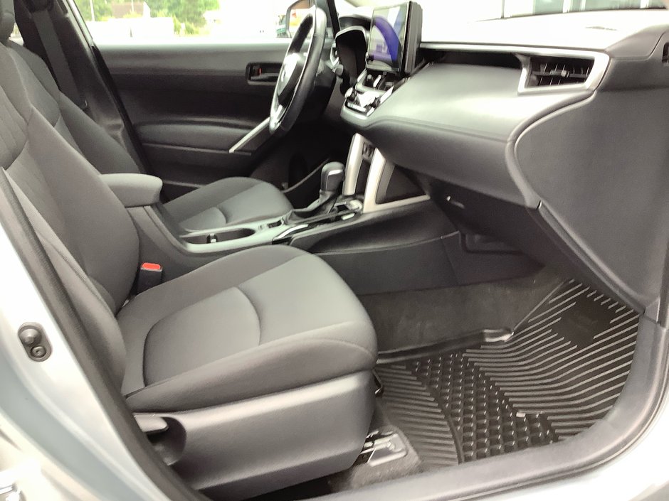 2023 Toyota COROLLA CROSS LE-3
