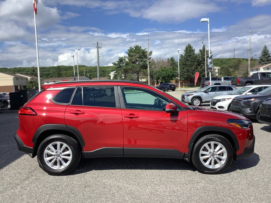 2023 Toyota COROLLA CROSS LE-2