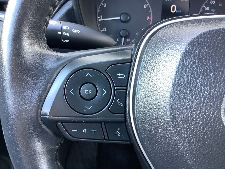 2023 Toyota COROLLA CROSS LE-17