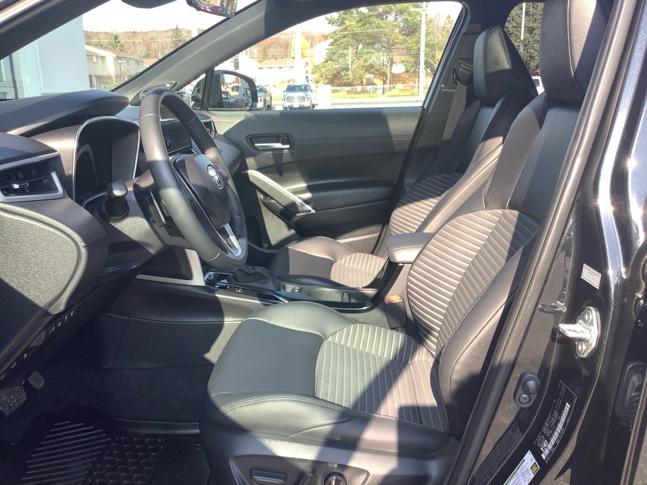 2025 Toyota COROLLA CROSS-13