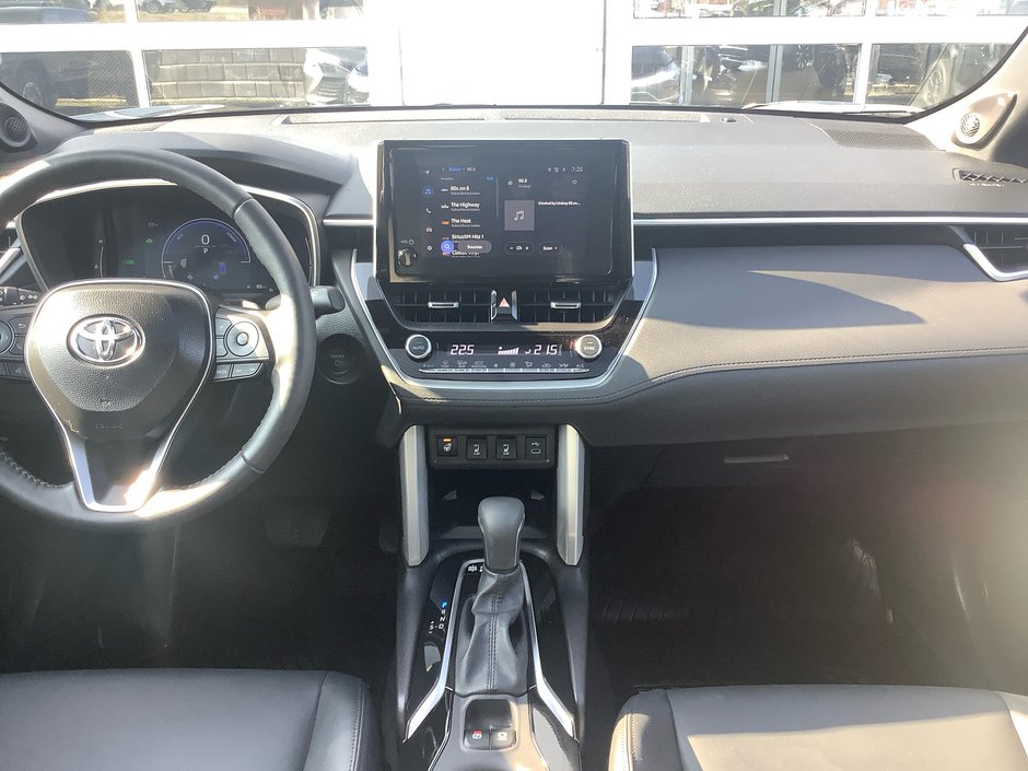 2025 Toyota COROLLA CROSS-21