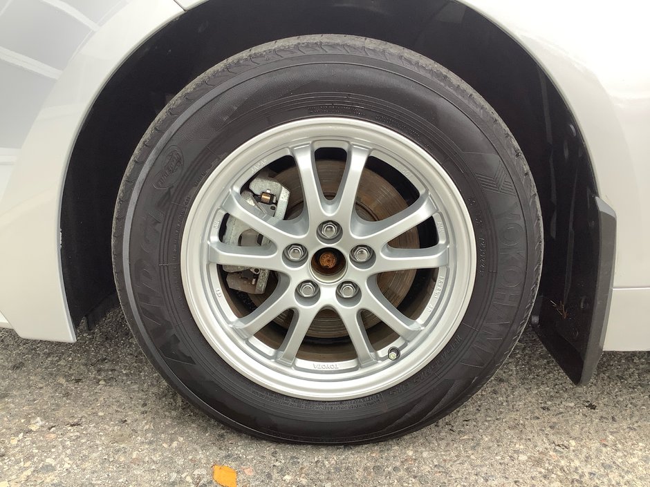 2023 Toyota COROLLA Hybrid LE-18