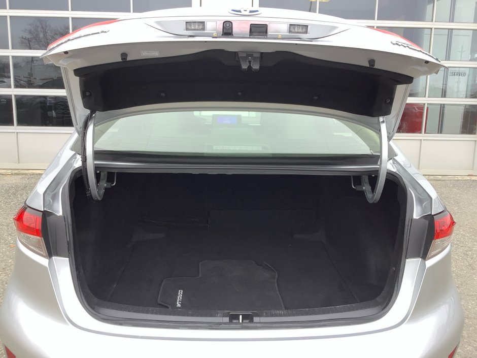 2023 Toyota COROLLA Hybrid LE-8