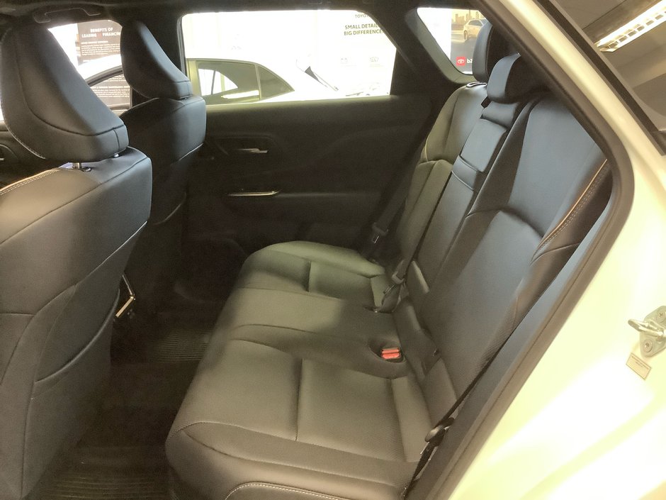 25 Toyota CROWN SIGNIA Limited-8