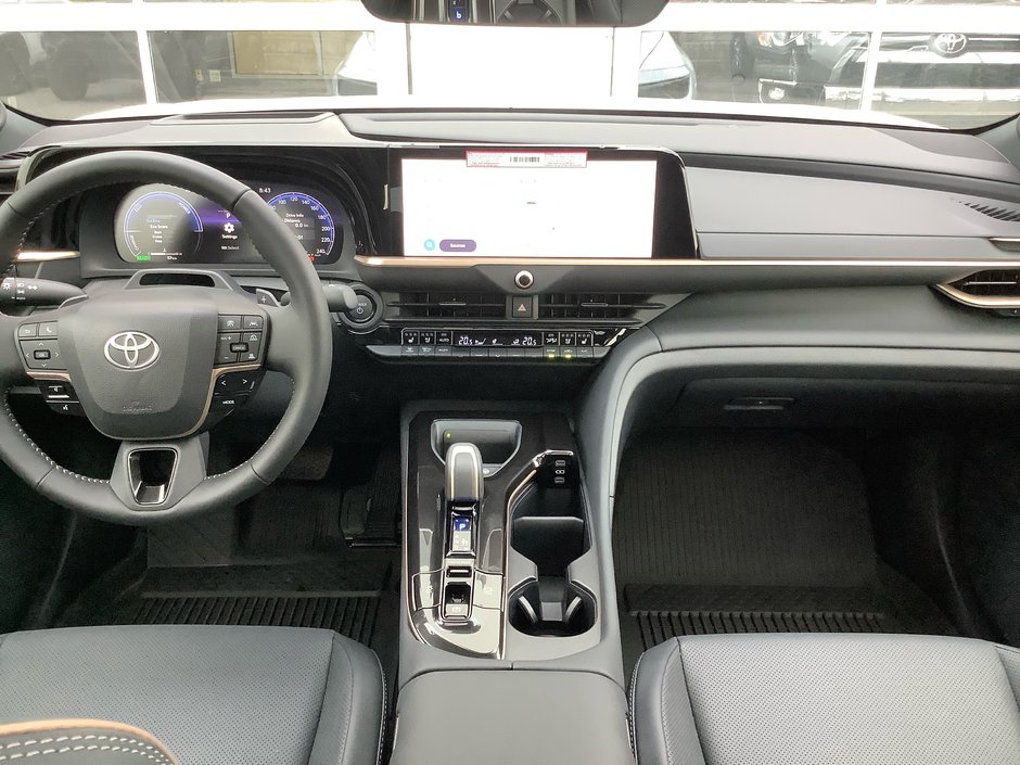 25 Toyota CROWN Platinum-22