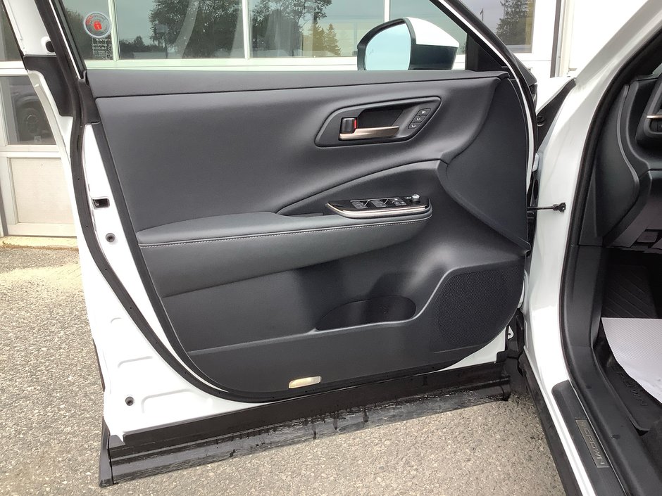 25 Toyota CROWN Platinum-8