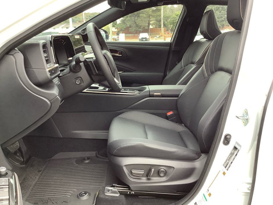 25 Toyota CROWN Platinum-12