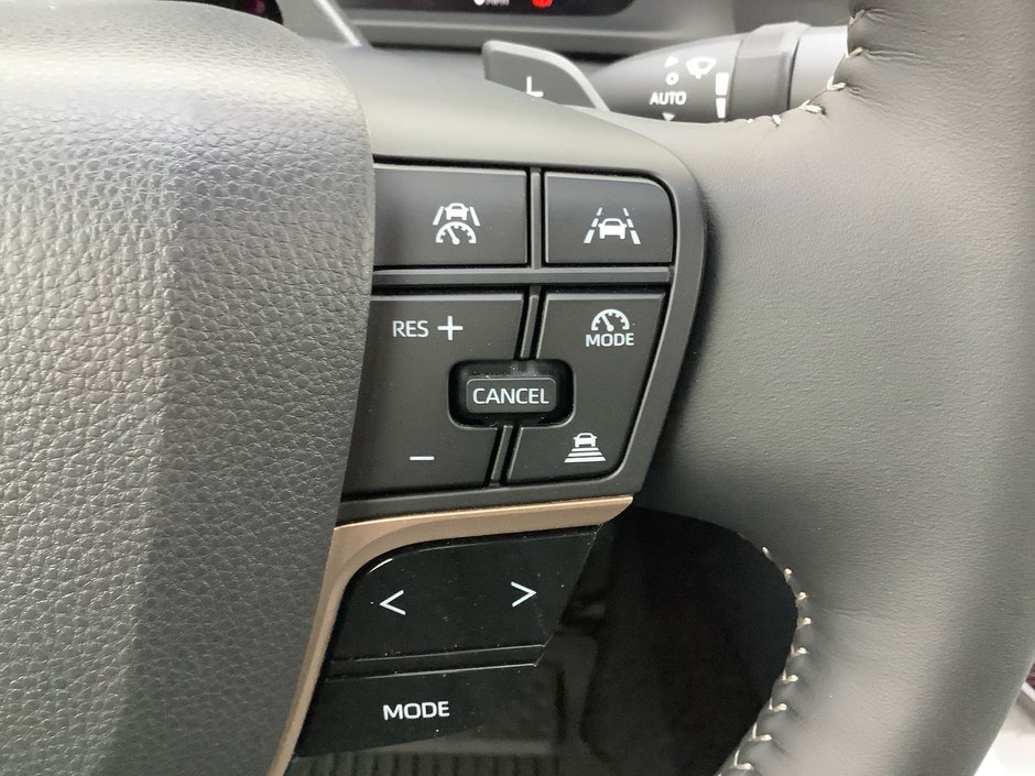 25 Toyota CROWN Platinum-16