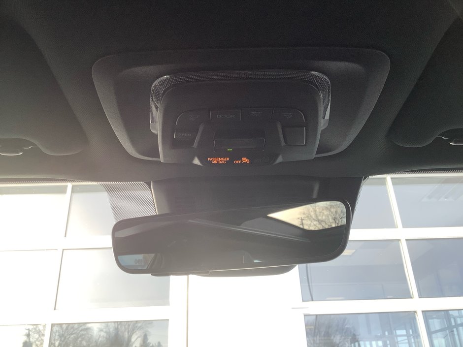 25 Toyota CROWN Platinum-24