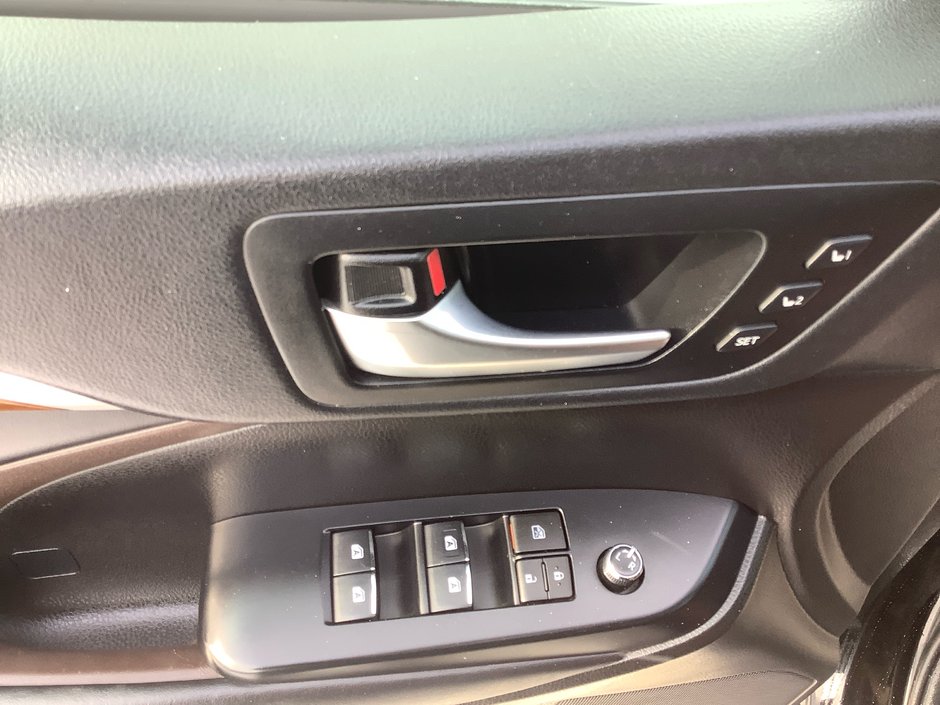 2018 Toyota HIGHLANDER Limited-21