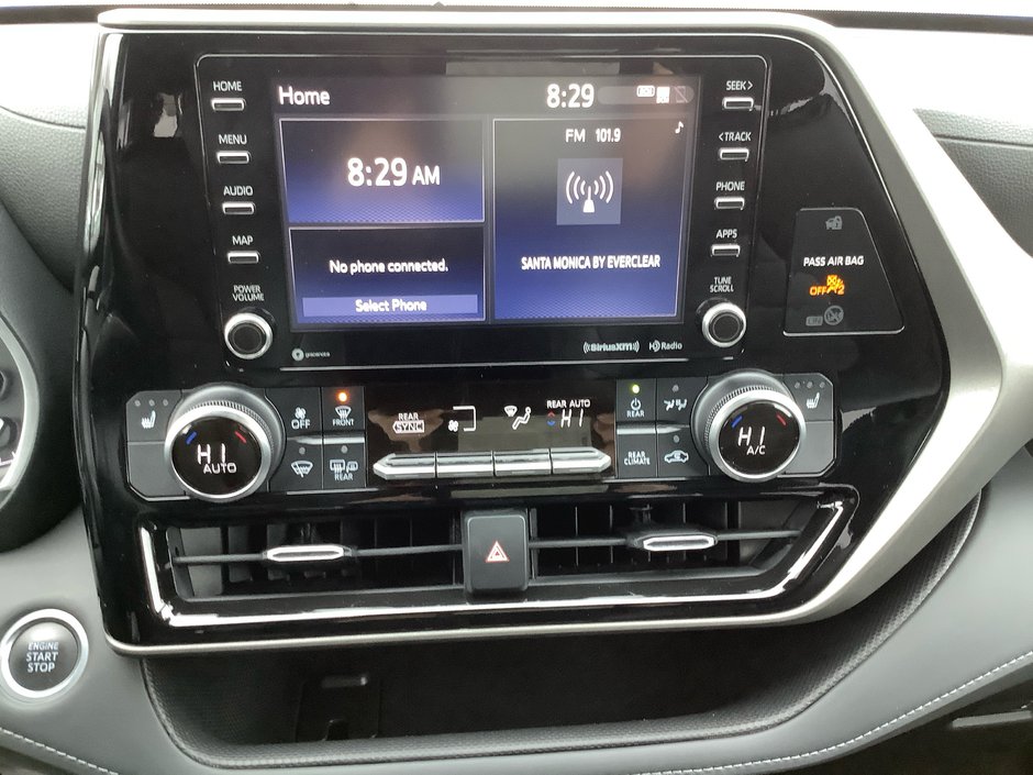 2021 Toyota HIGHLANDER XLE-24