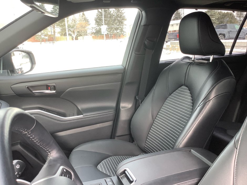 2022 Toyota HIGHLANDER XSE-13