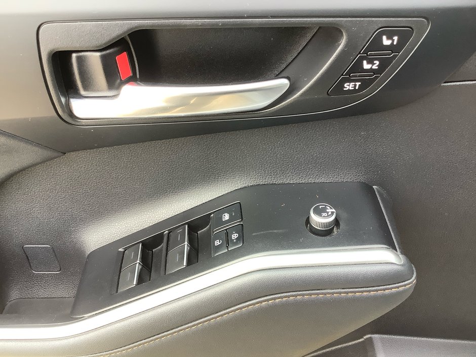 2022 Toyota HIGHLANDER Hybrid XLE-8