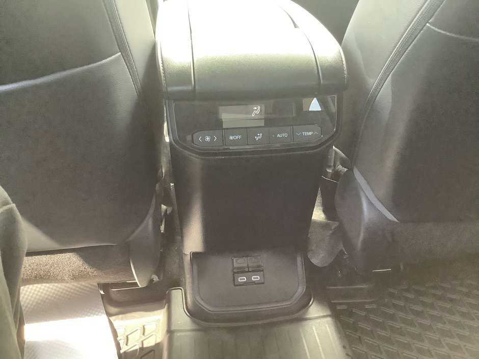 2023 Toyota Highlander XLE-26