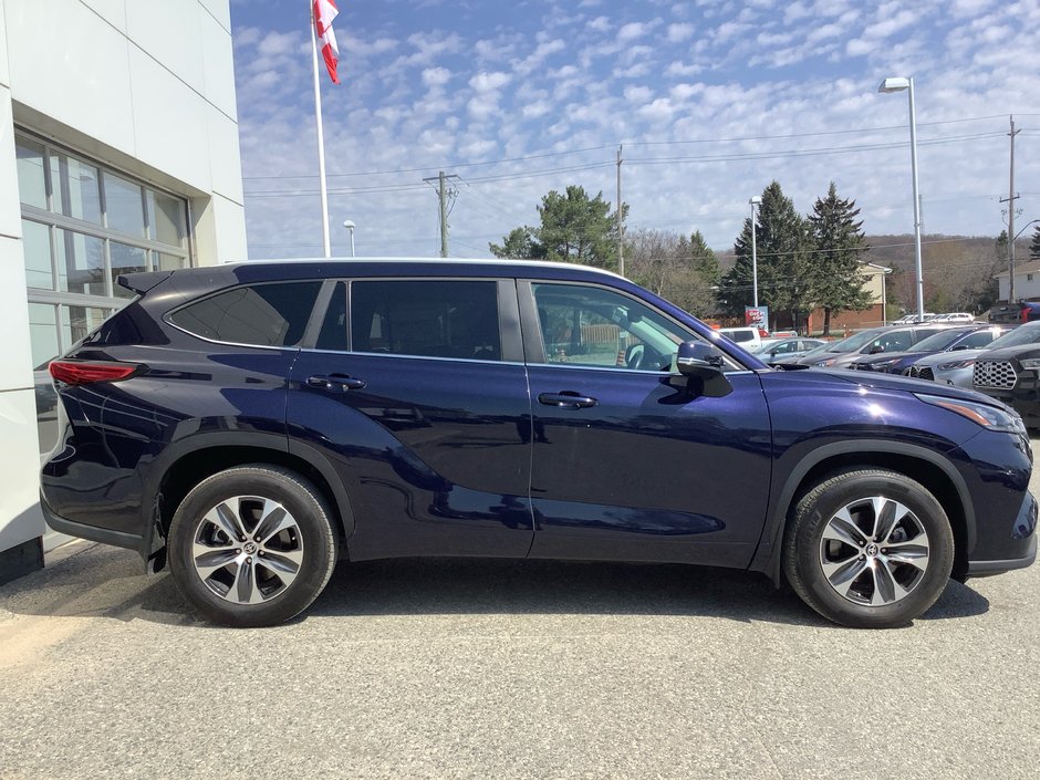 2023 Toyota Highlander XLE-3